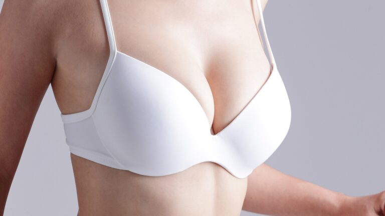 ¿Mastopexia con o sin implantes?